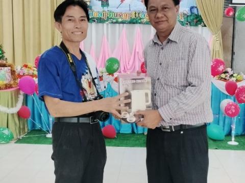 ผู้อำนวยการโรงเรียนห้วยผึ้งพิทยา จัดกิจกรรมปีใหม่ร่วมกับคณะครูแล