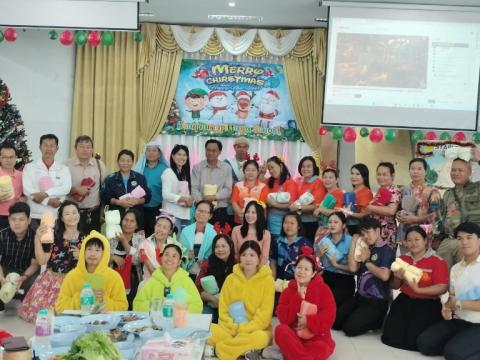 ผู้อำนวยการโรงเรียนห้วยผึ้งพิทยา จัดกิจกรรมปีใหม่ร่วมกับคณะครูแล