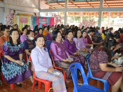 ผู้อำนวยการโรงเรียนห้วยผึ้งพิทยา พร้อมคณะครูและบุคลากร ร่วมกิจกร