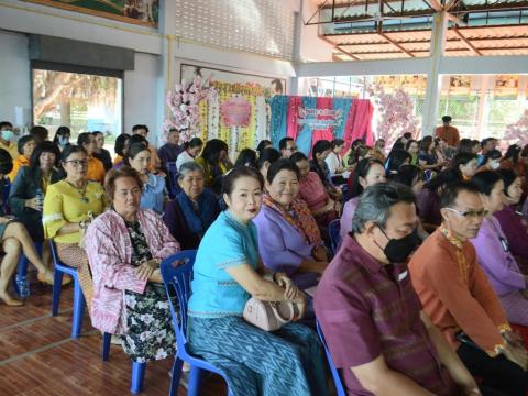 ผู้อำนวยการโรงเรียนห้วยผึ้งพิทยา พร้อมคณะครูและบุคลากร ร่วมกิจกร