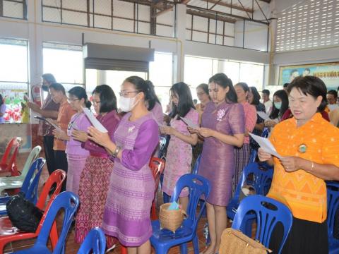 ผู้อำนวยการโรงเรียนห้วยผึ้งพิทยา พร้อมคณะครูและบุคลากร ร่วมกิจกร