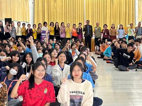 นักเรียนเช้ารับการอบรมโรคติดต่อทางเพศสัมพันธ์