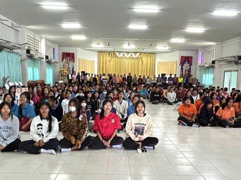 นักเรียนเช้ารับการอบรมโรคติดต่อทางเพศสัมพันธ์