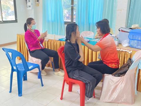 นักเรียนหญิง ระดับ ม.2, 3, 4 รับบริการฉีดวัคซีน HPV