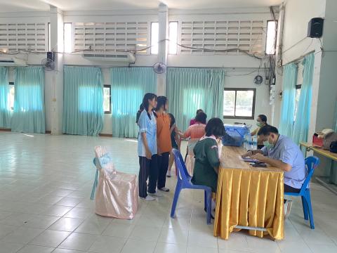 นักเรียนหญิง ระดับ ม.2, 3, 4 รับบริการฉีดวัคซีน HPV
