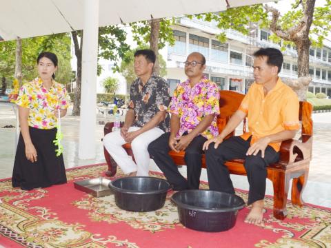 กิจกรรมสรงน้ำพระและลดน้ำดำหัว ครูอาวุโส 2566