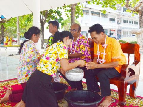 กิจกรรมสรงน้ำพระและลดน้ำดำหัว ครูอาวุโส 2566