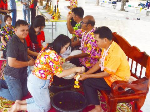 กิจกรรมสรงน้ำพระและลดน้ำดำหัว ครูอาวุโส 2566