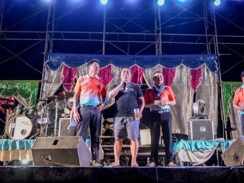 ทอดผ้าป่าสามัคคีเพื่อการศึกษา "48 ปี คืนสู่เหย้า แสดฟ้า&quo